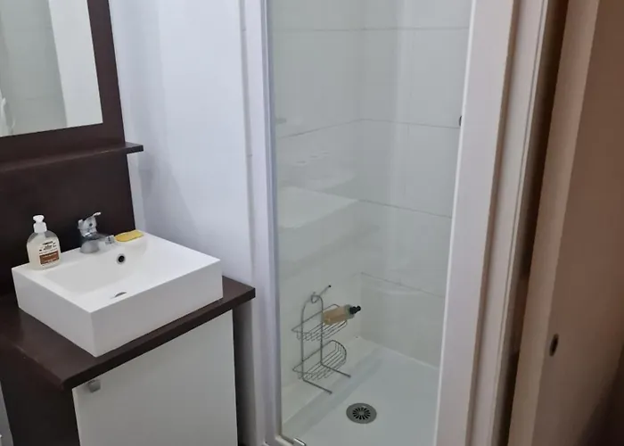 Belle Au Canal De Saint Martin